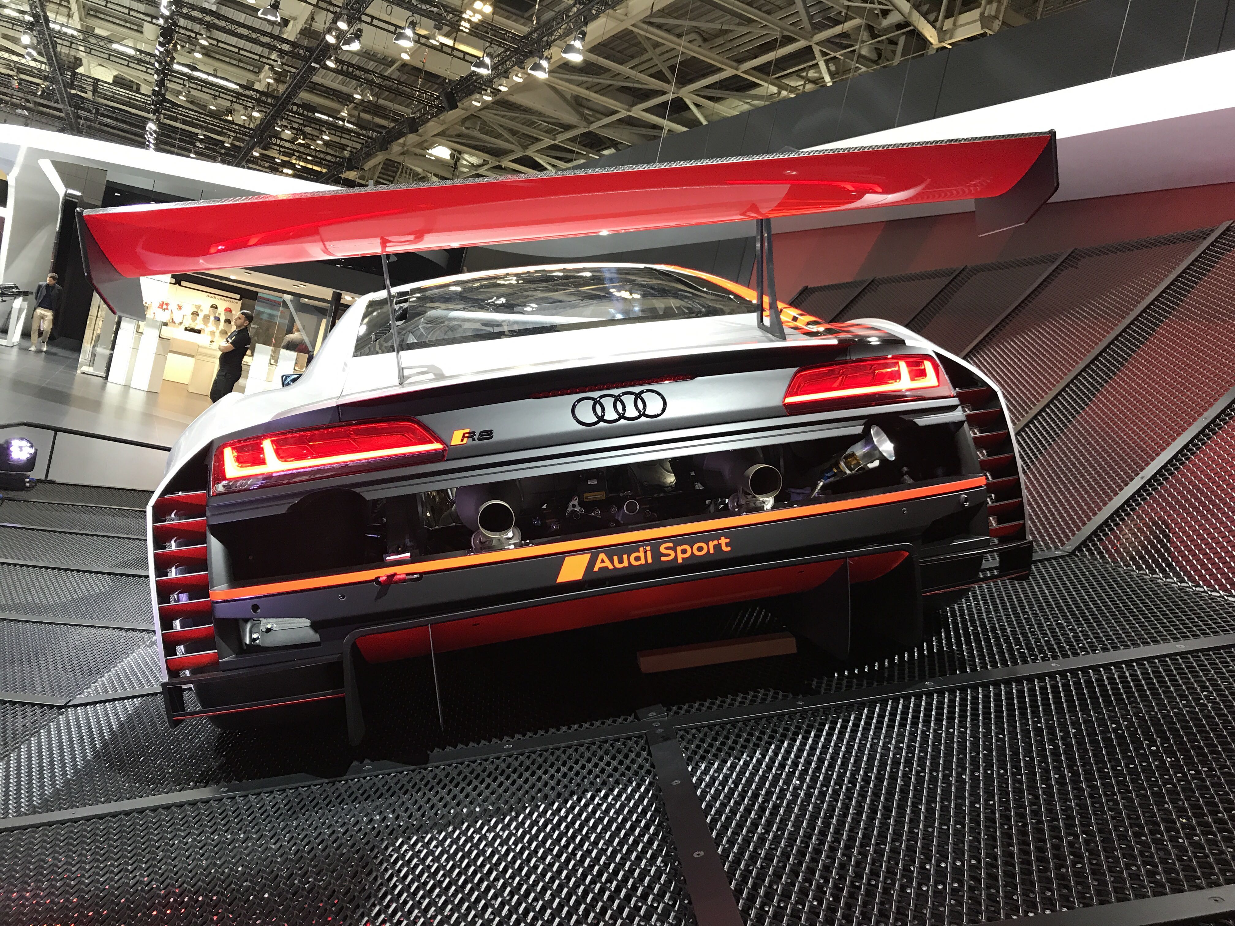 R8 LMS - rear