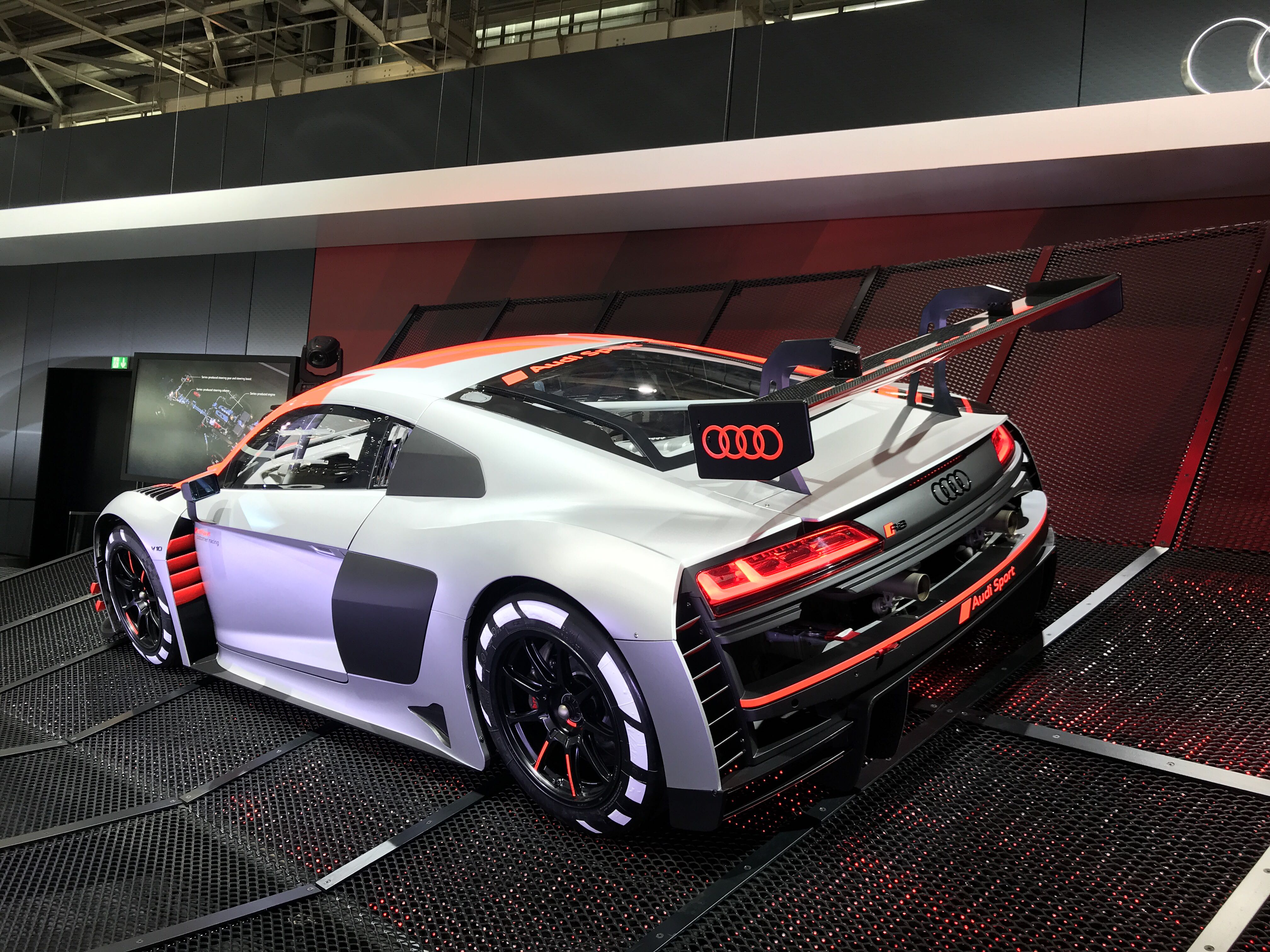 R8 LMS - rear quarter