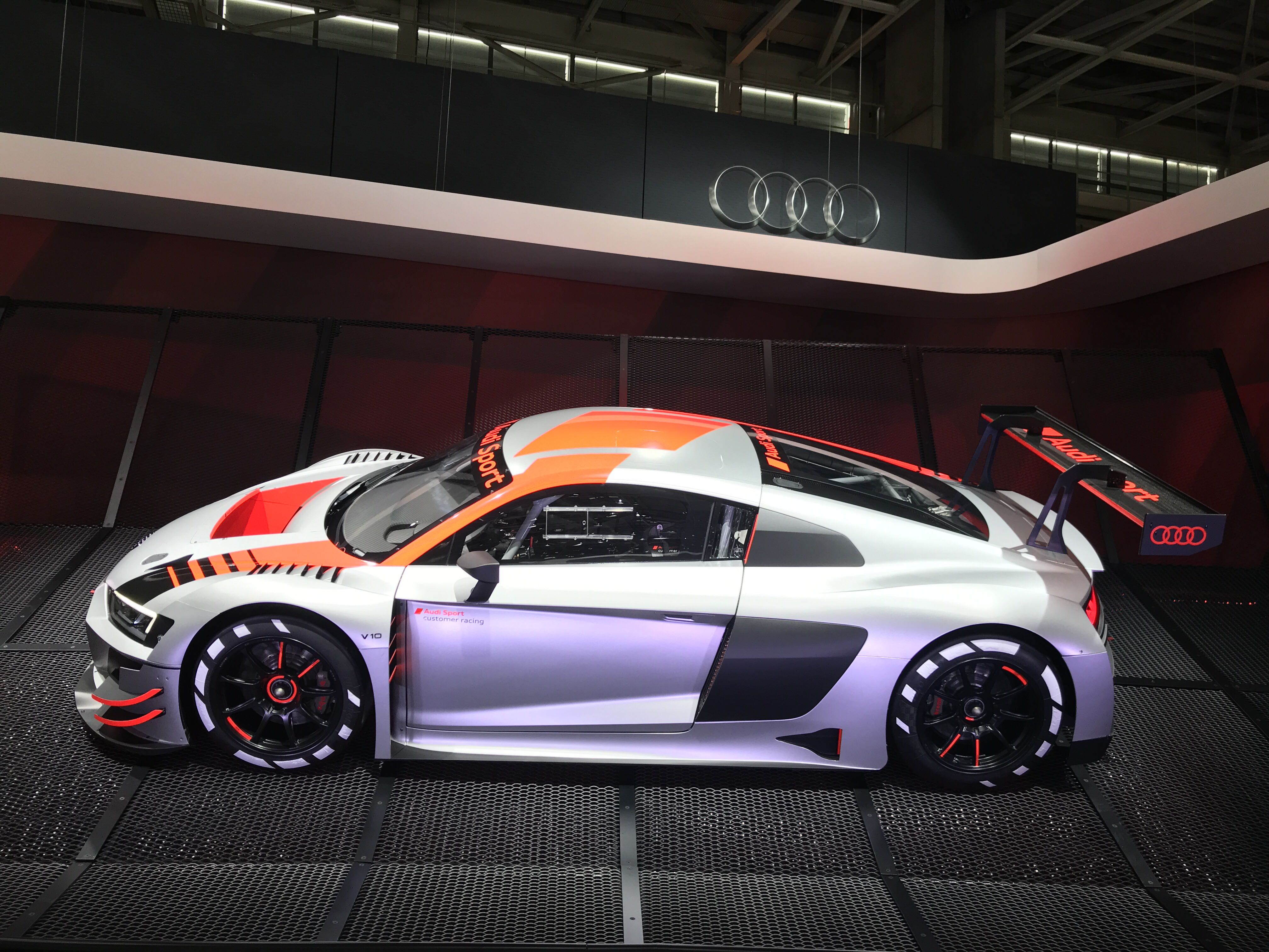R8 LMS - side