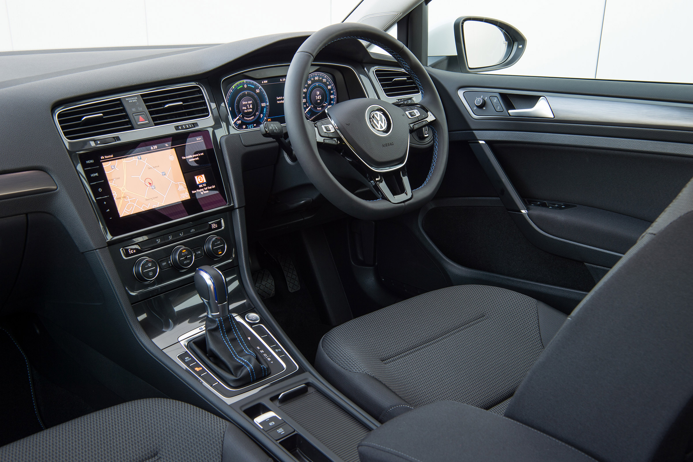 Volkswagen e-Golf - interior