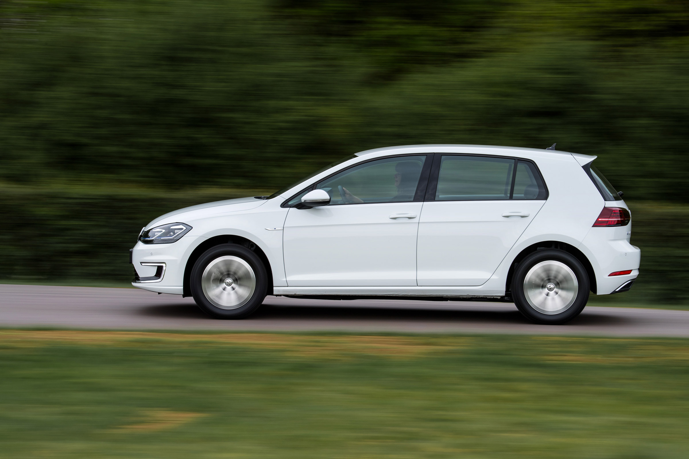 Volkswagen e-Golf - side