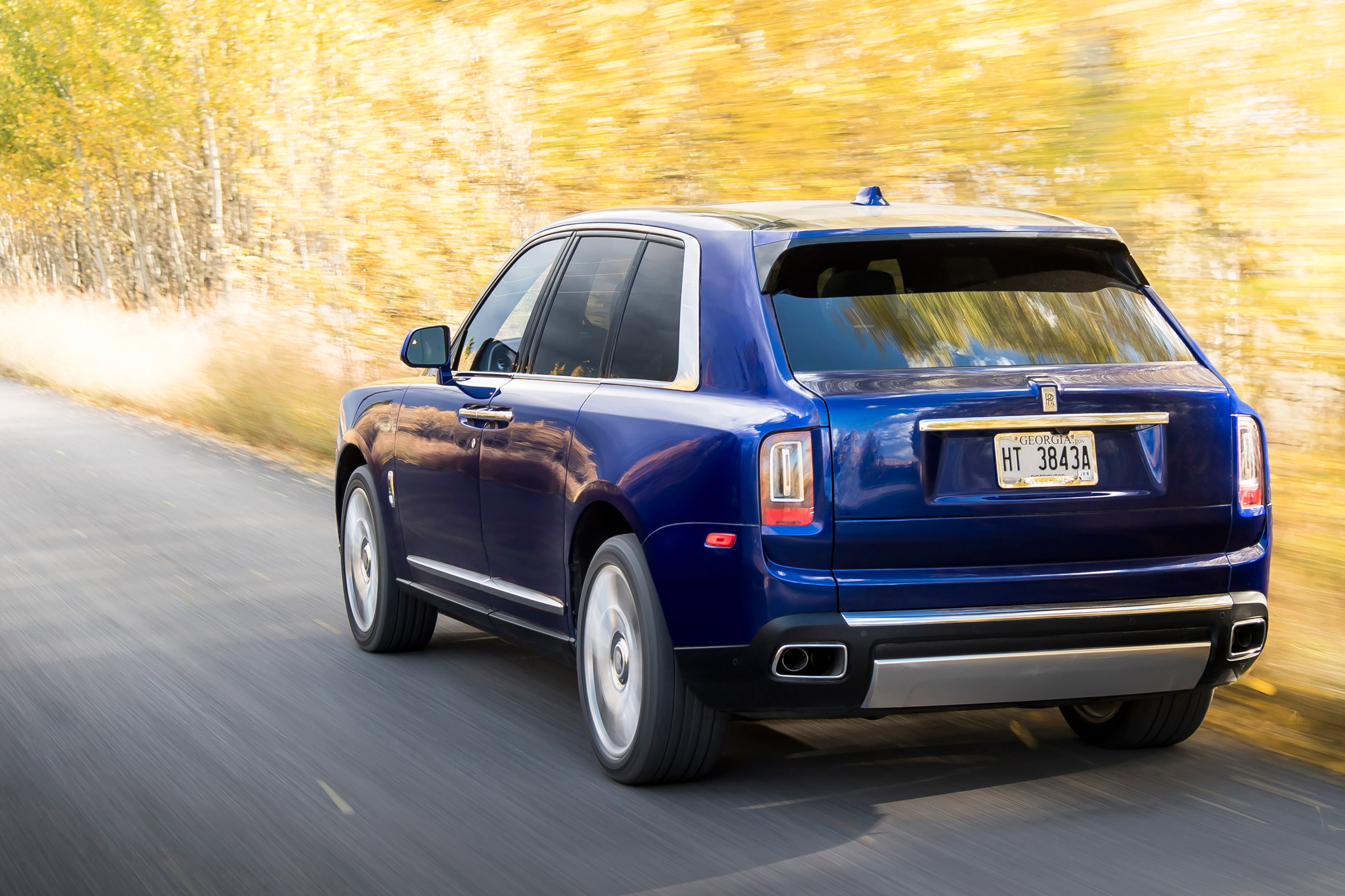 Rolls-Royce Cullinan  rear tracking