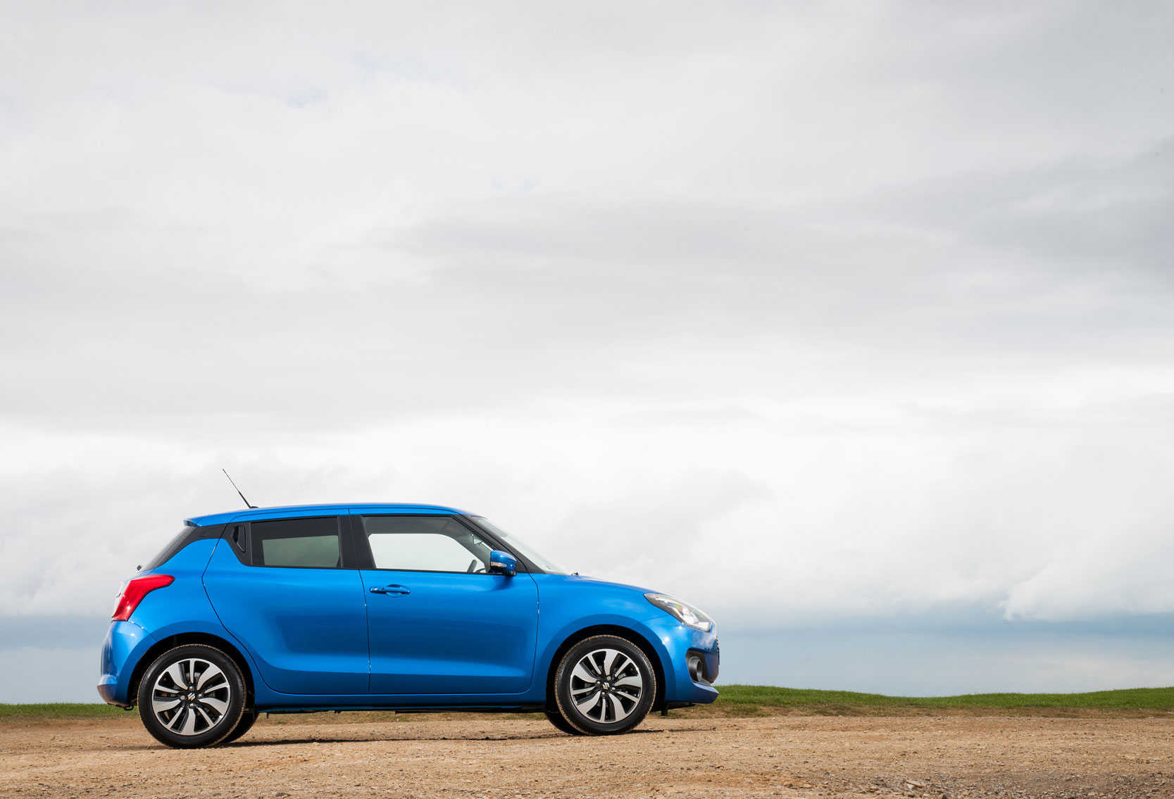Suzuki Swift SZ5 - side