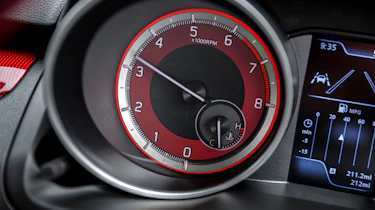 Suzuki Swift Sport - rev counter