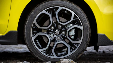 Suzuki Swift Sport - wheel