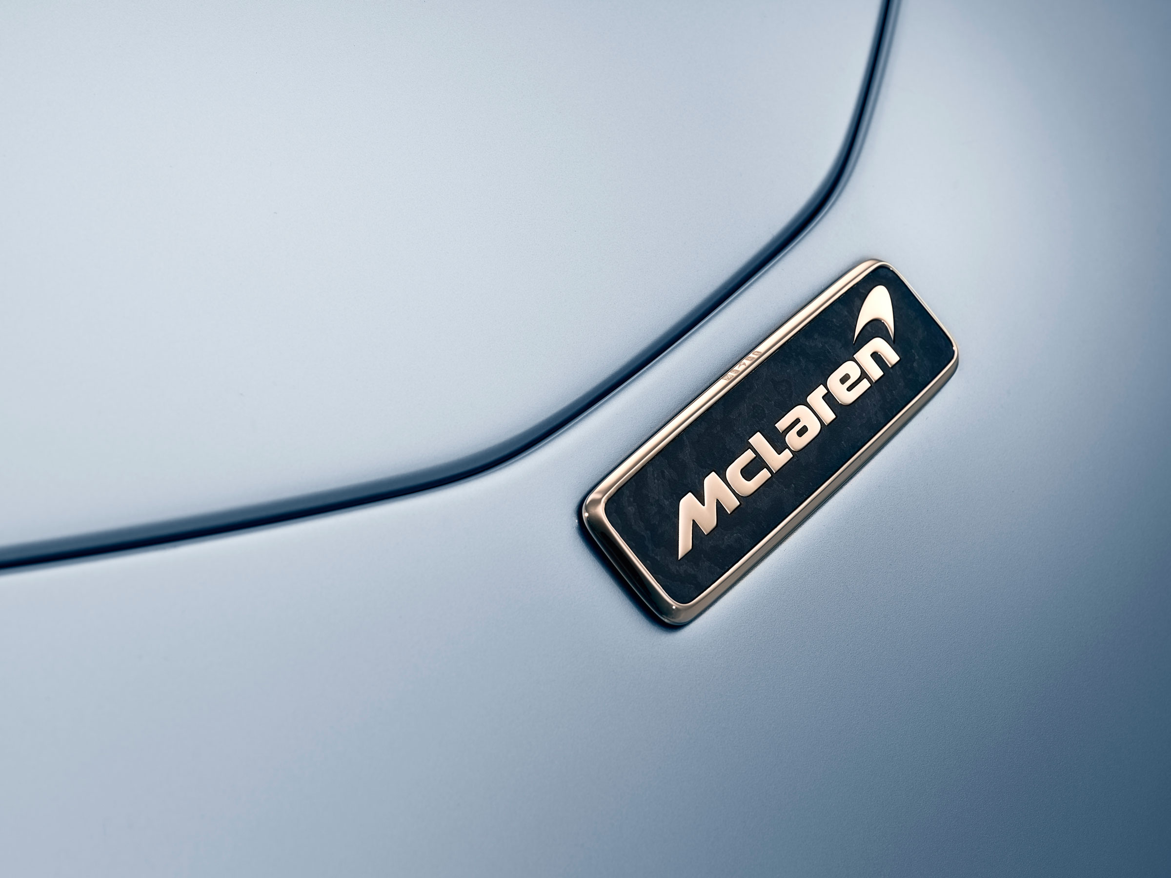 McLaren Speedtail – white gold badge