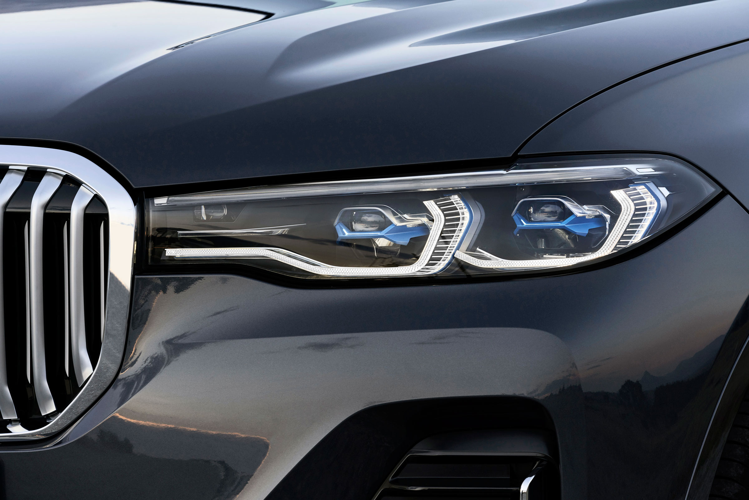BMW X7 - headlight