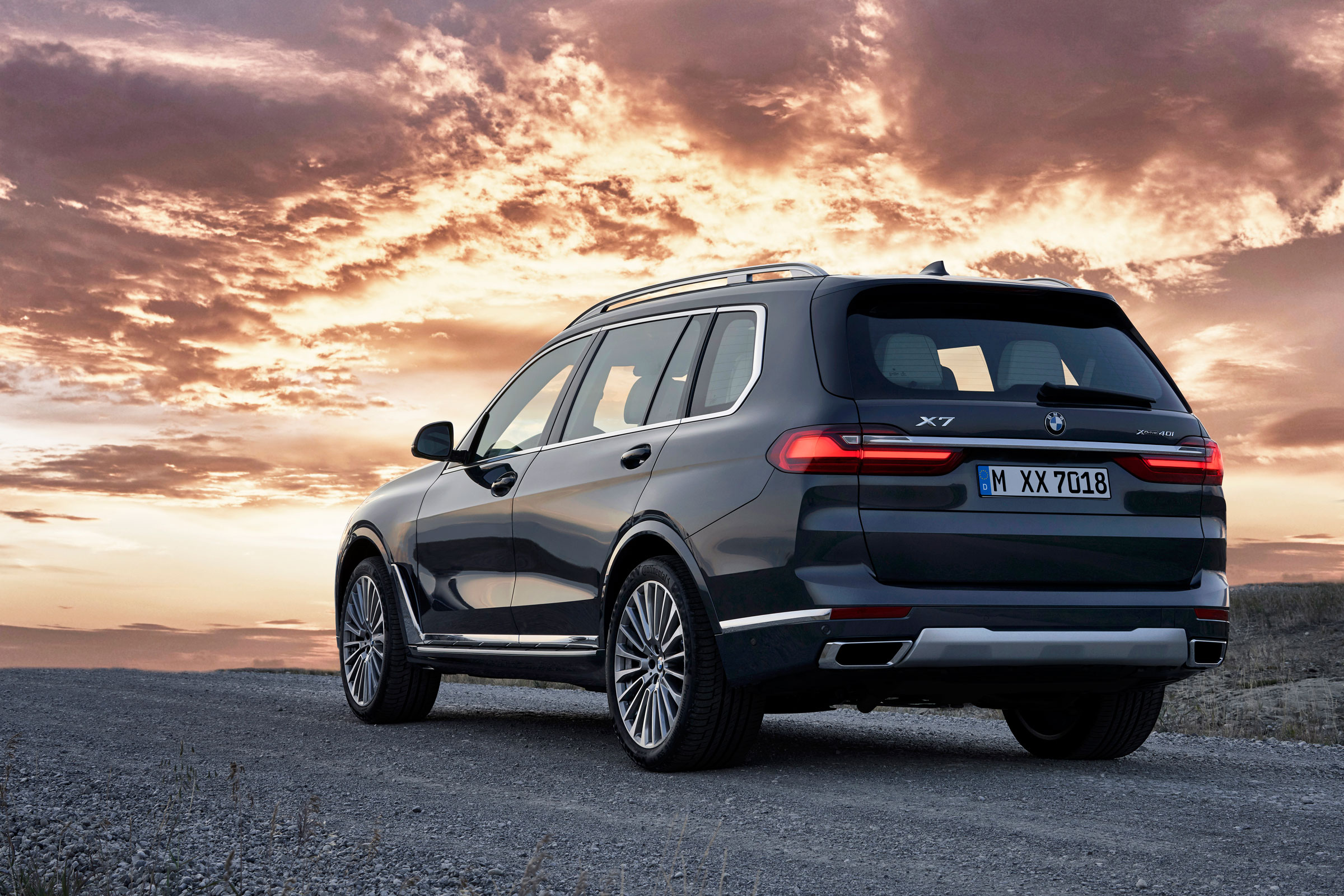 BMW X7 - rear