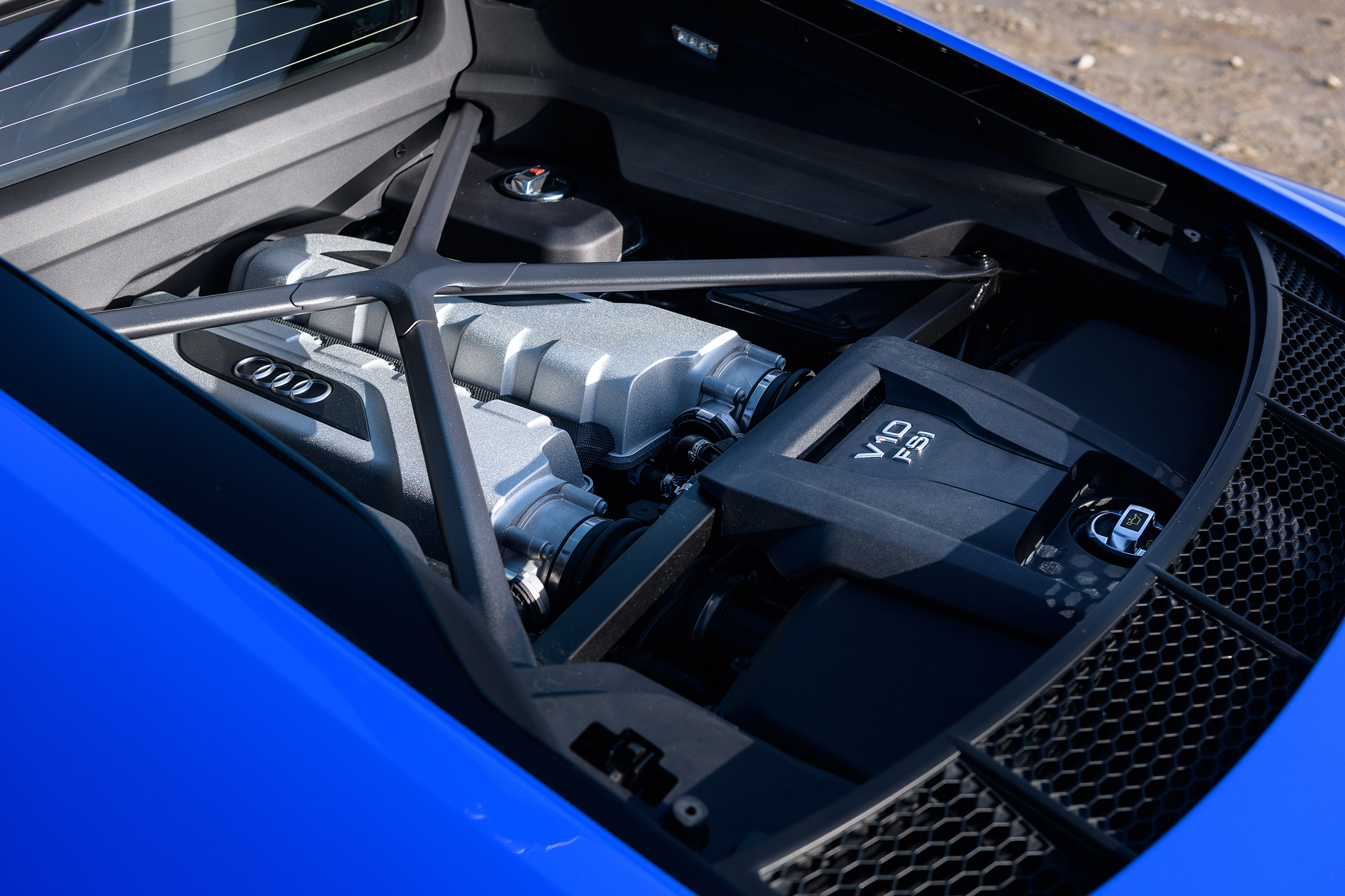 R8 RWS vs BMW M4 CS - R8