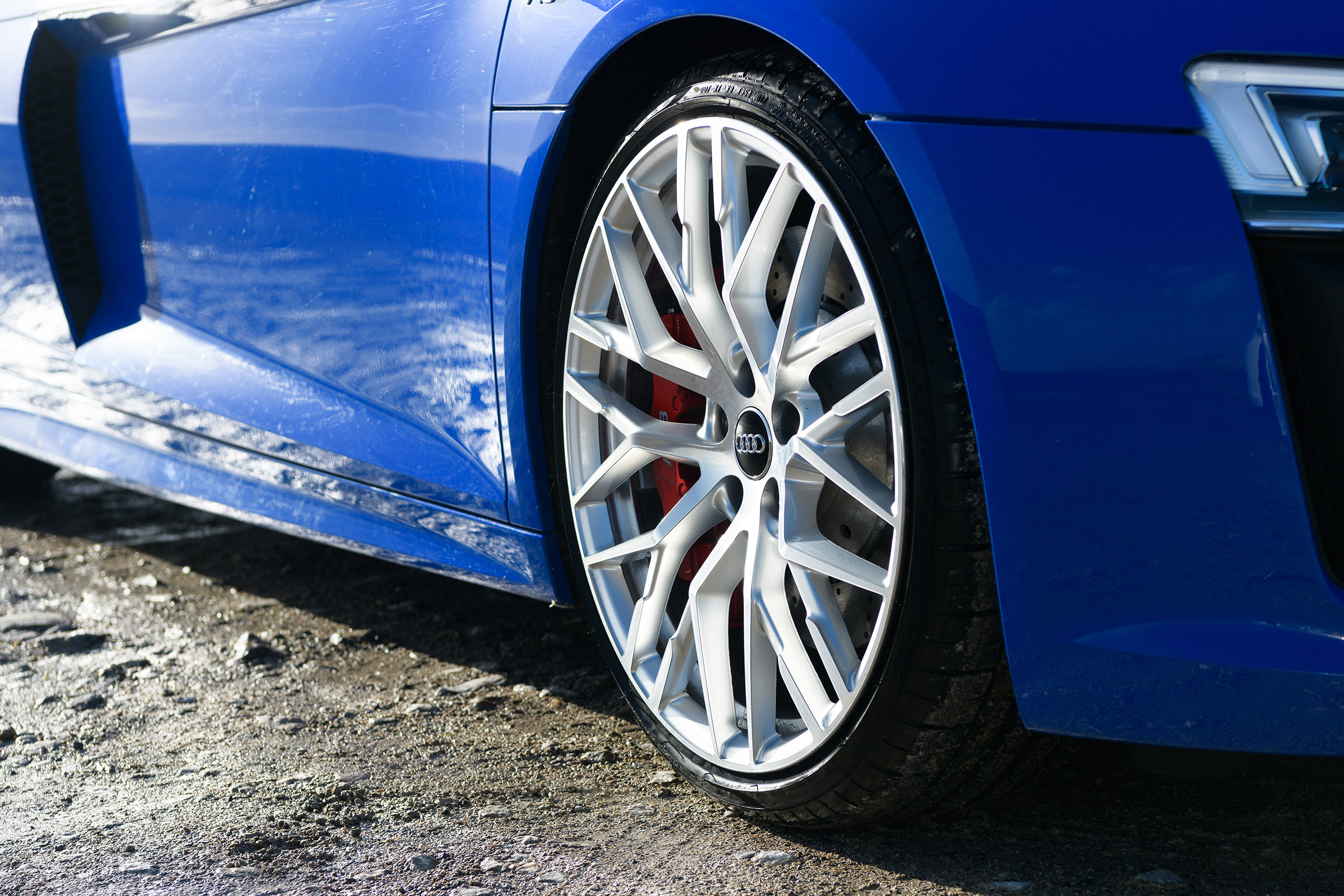 R8 RWS vs BMW M4 CS - R8 Wheel