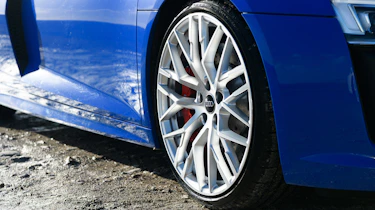 R8 RWS vs BMW M4 CS - R8 Wheel