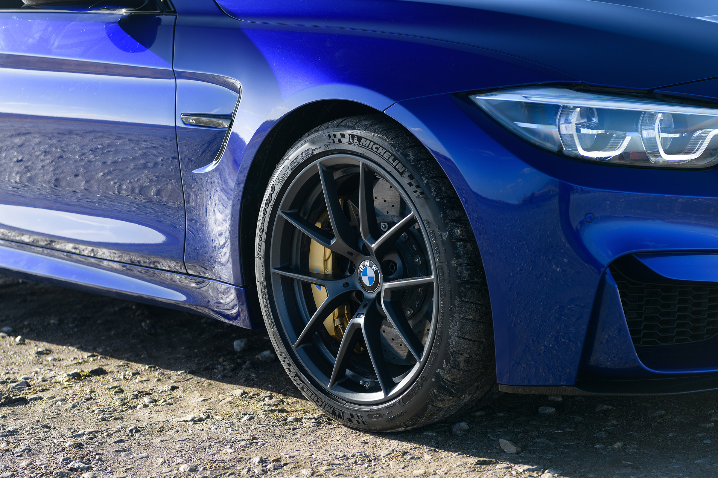 R8 RWS vs BMW M4 CS - M4 wheel