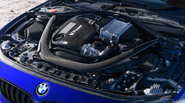 R8 RWS vs BMW M4 CS - M4 engine