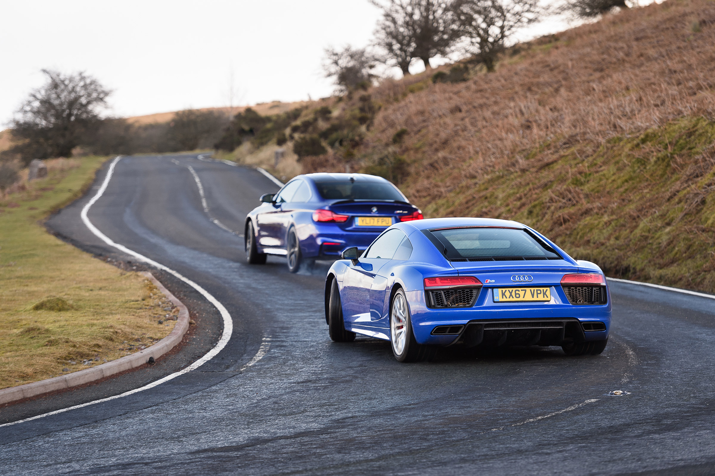 R8 RWS vs BMW M4 CS - rear slides