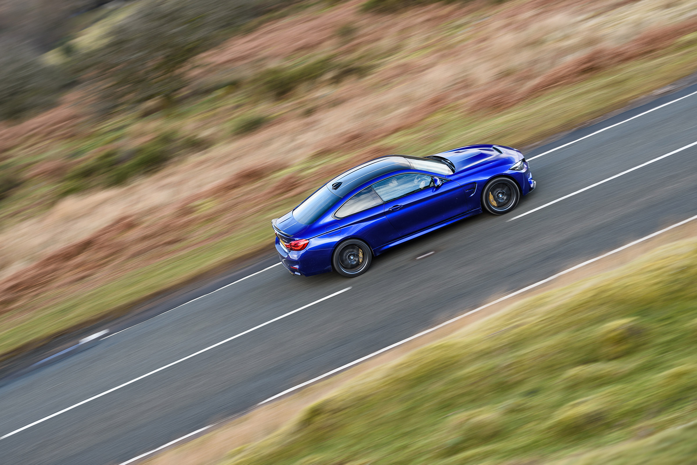 R8 RWS vs BMW M4 CS - pan