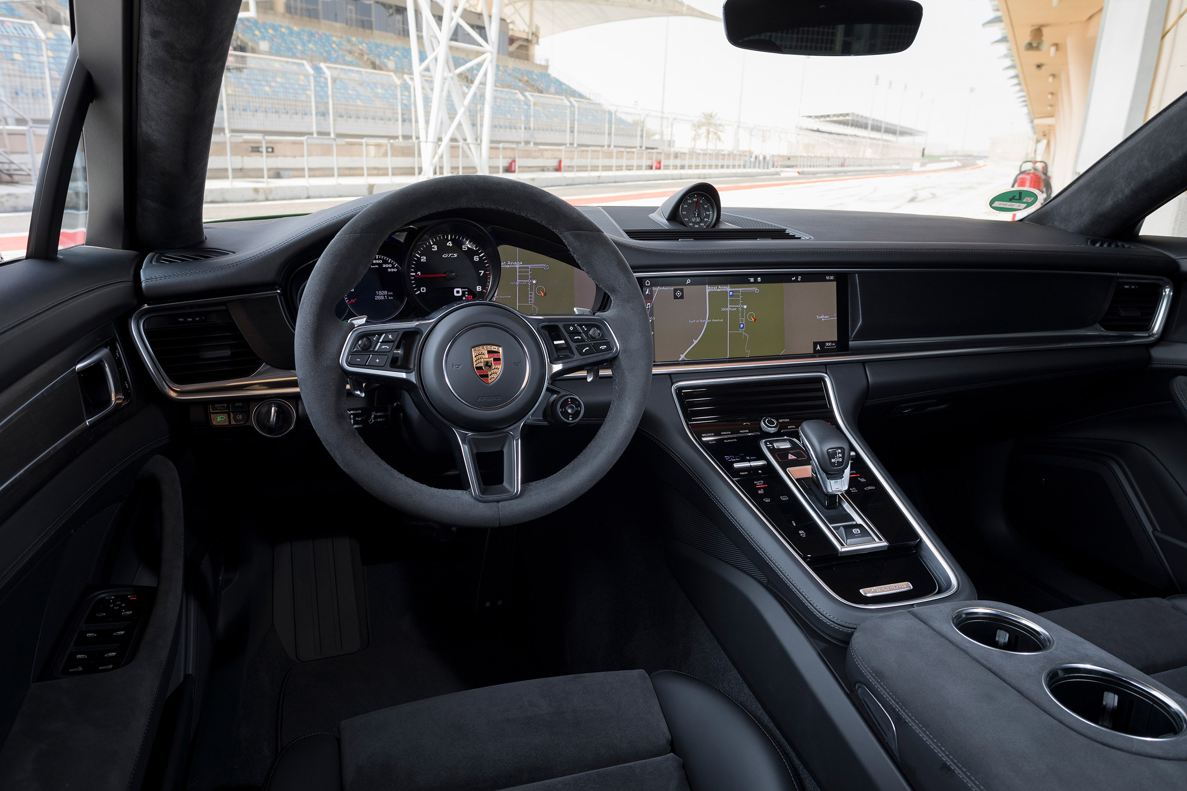 Porsche Panamera GTS - dash