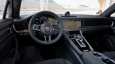 Porsche Panamera GTS - dash