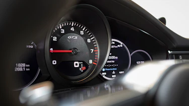 Porsche Panamera GTS - dials