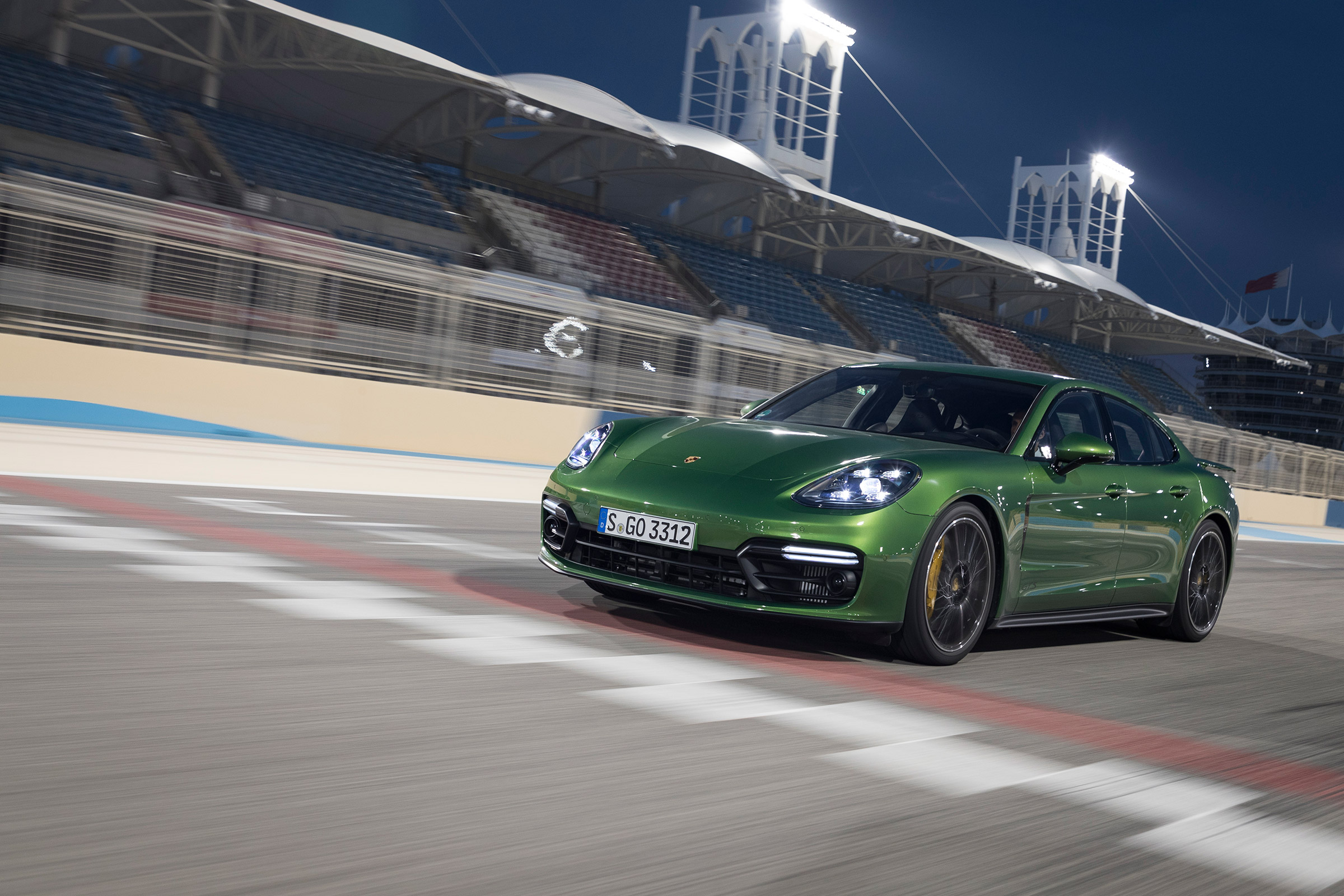 Porsche Panamera GTS - nose