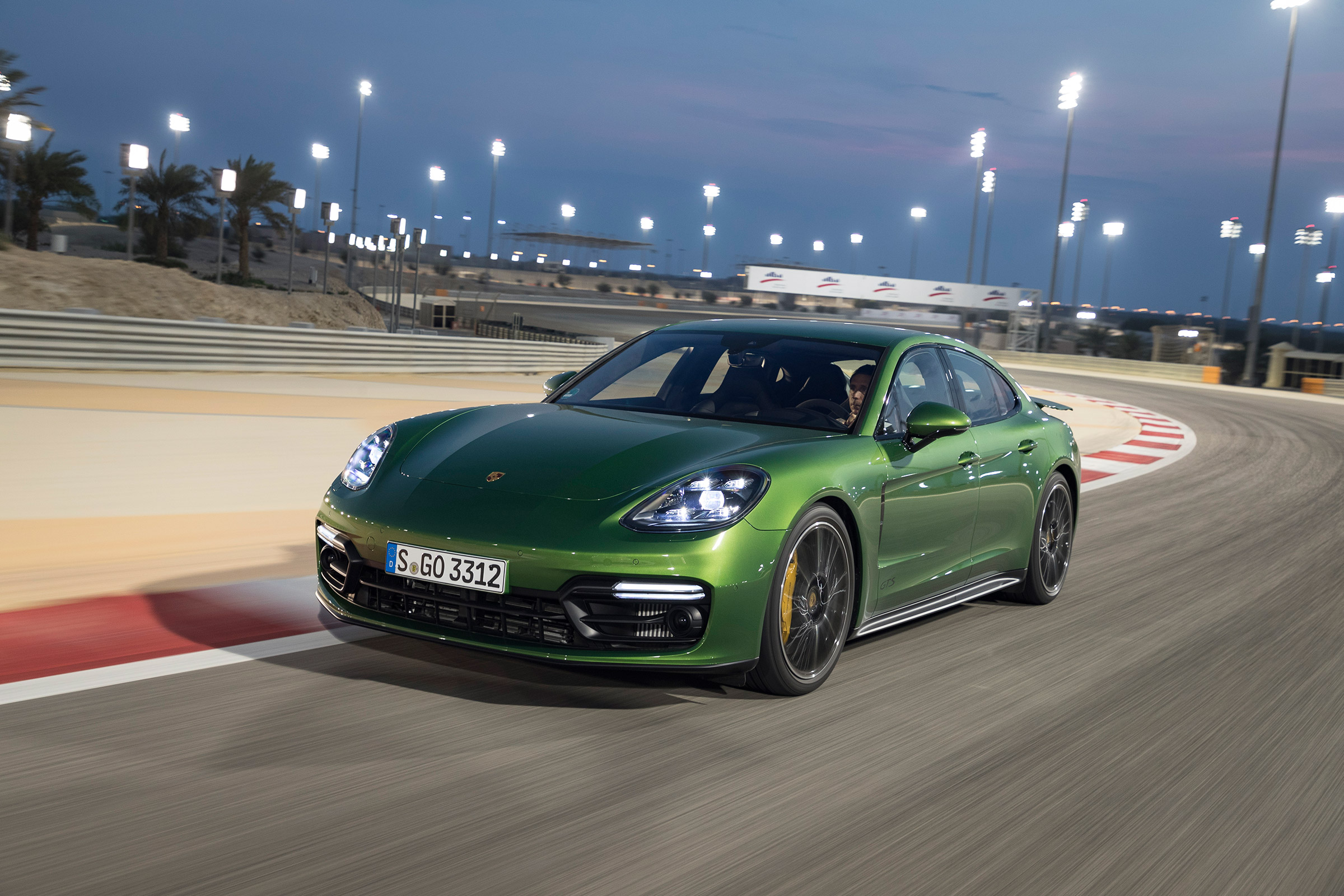Porsche Panamera GTS - front