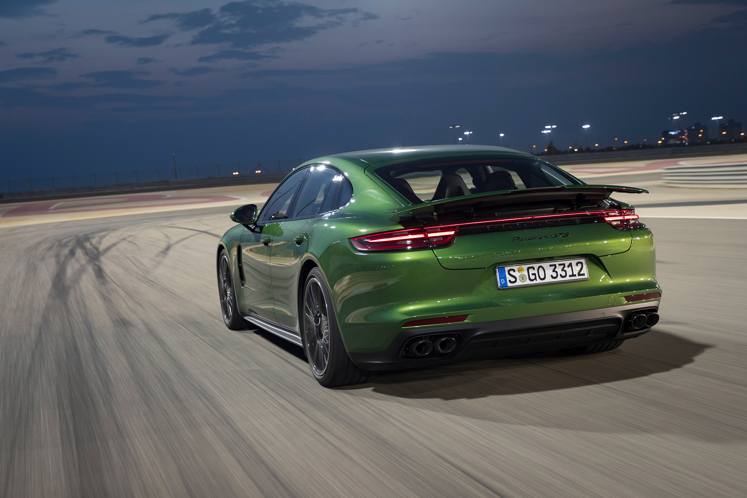 Porsche Panamera GTS - wing