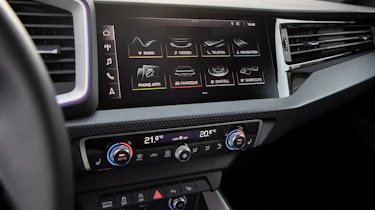 Audi A1 First Edition - teal dash