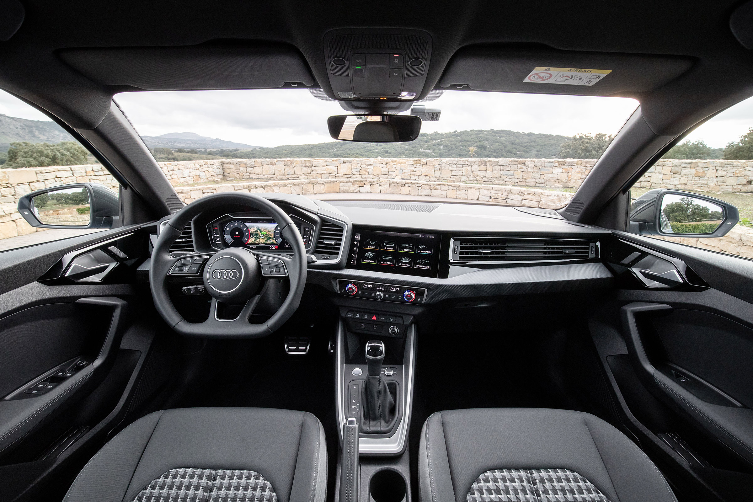 Audi A1 First Edition - teal dash