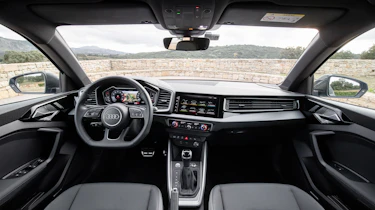 Audi A1 First Edition - teal dash