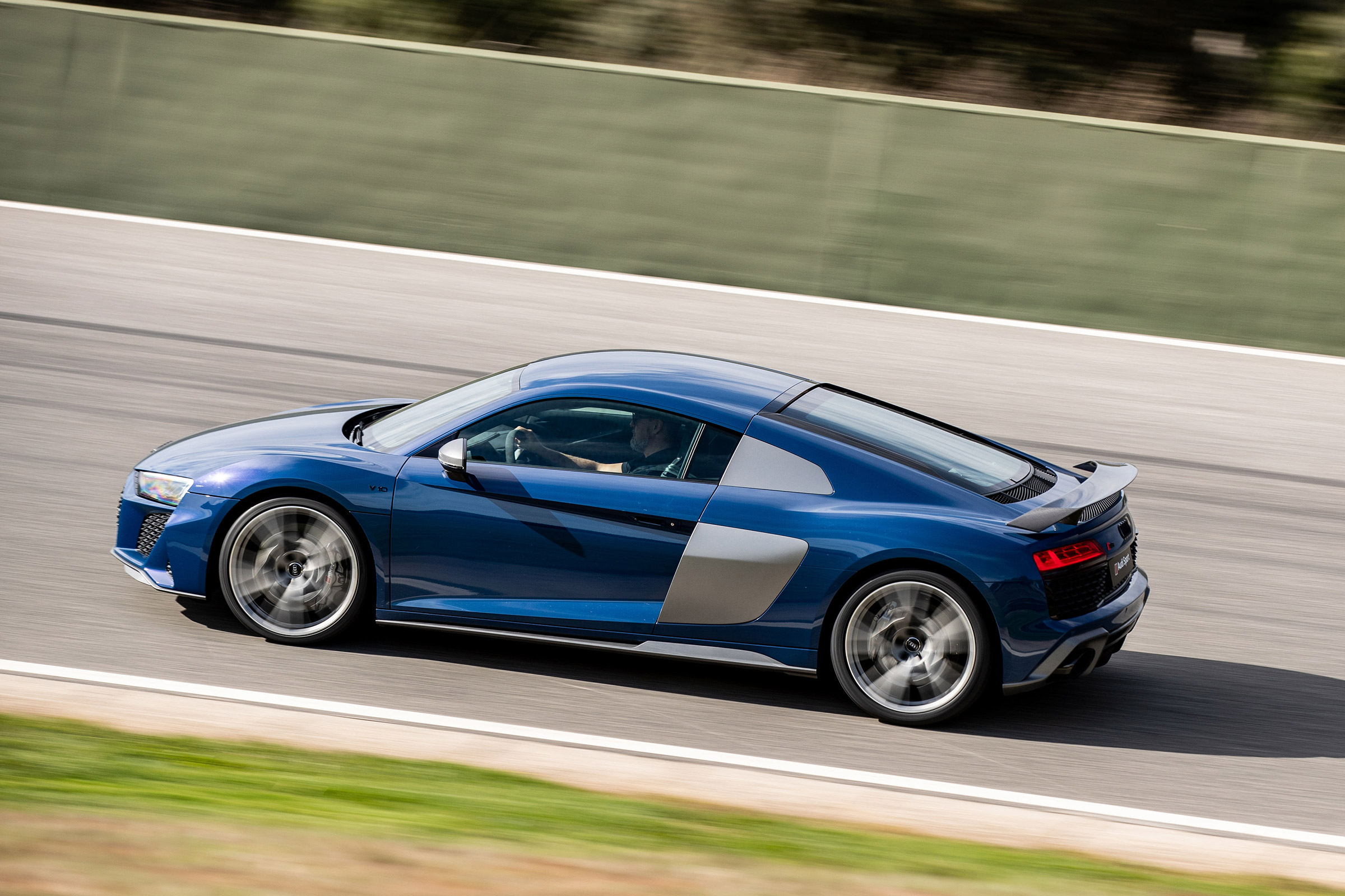 Audi R8 facelift review - side