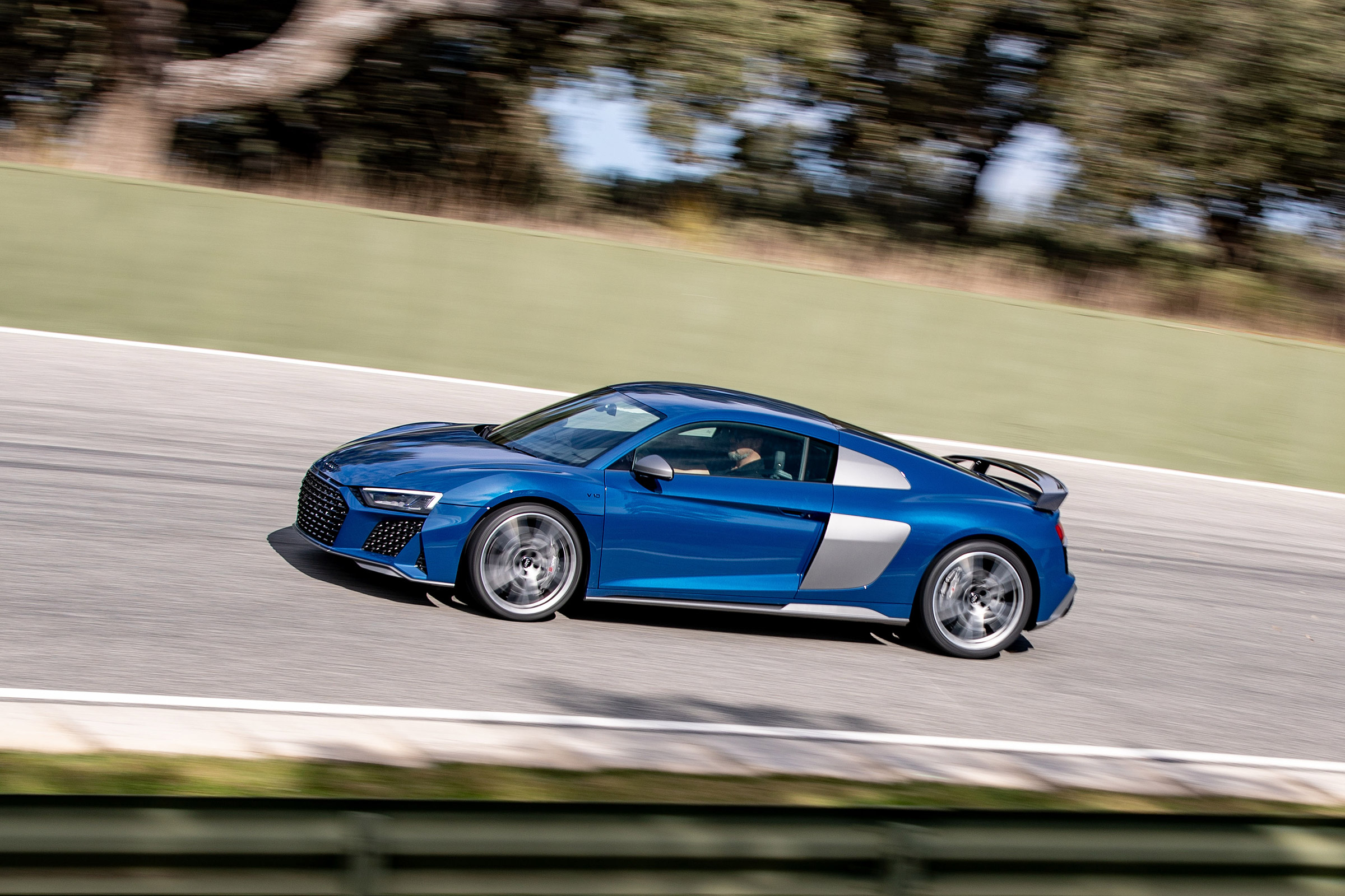 Audi R8 facelift review - profile