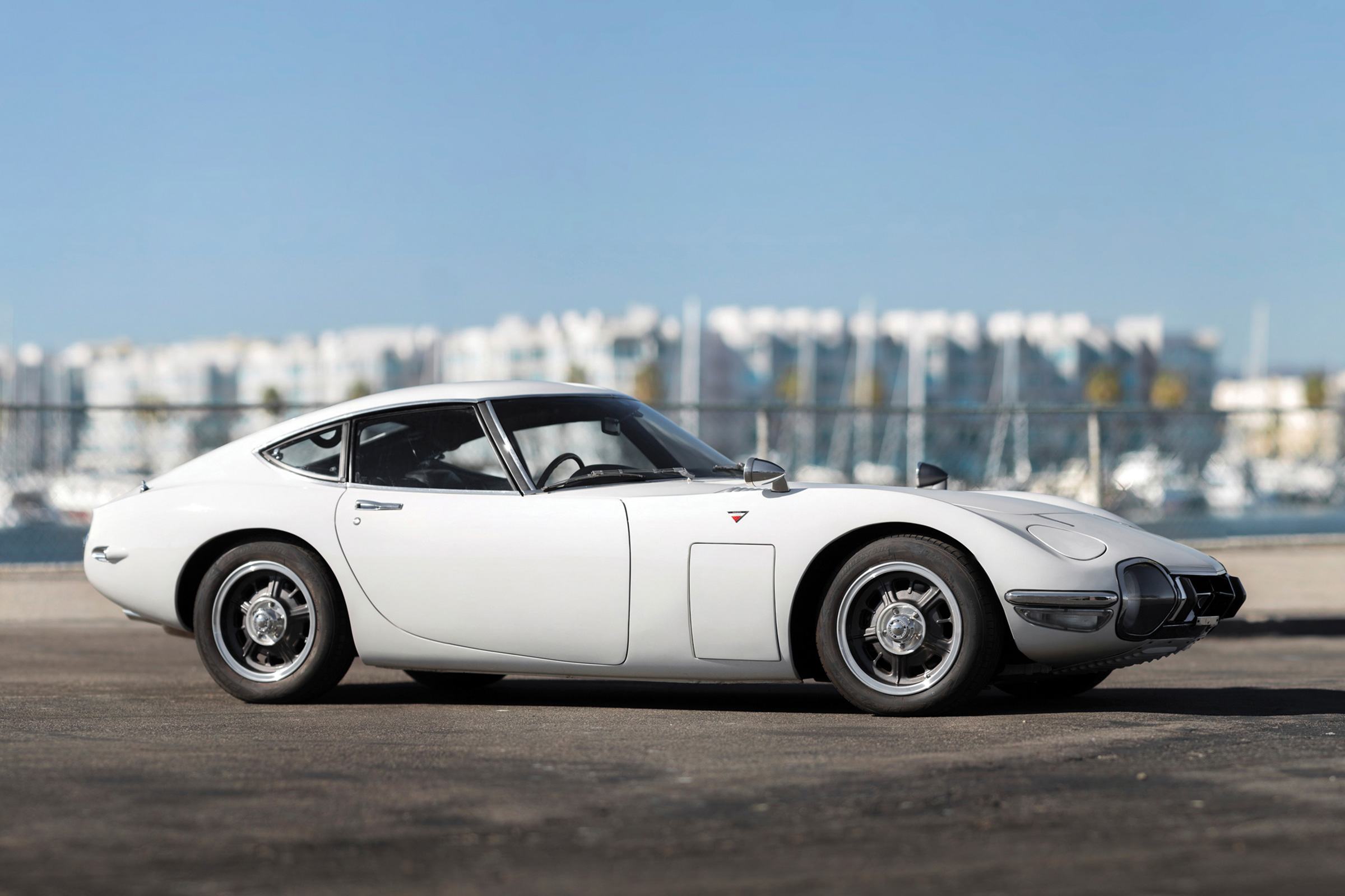Toyota 2000GT side