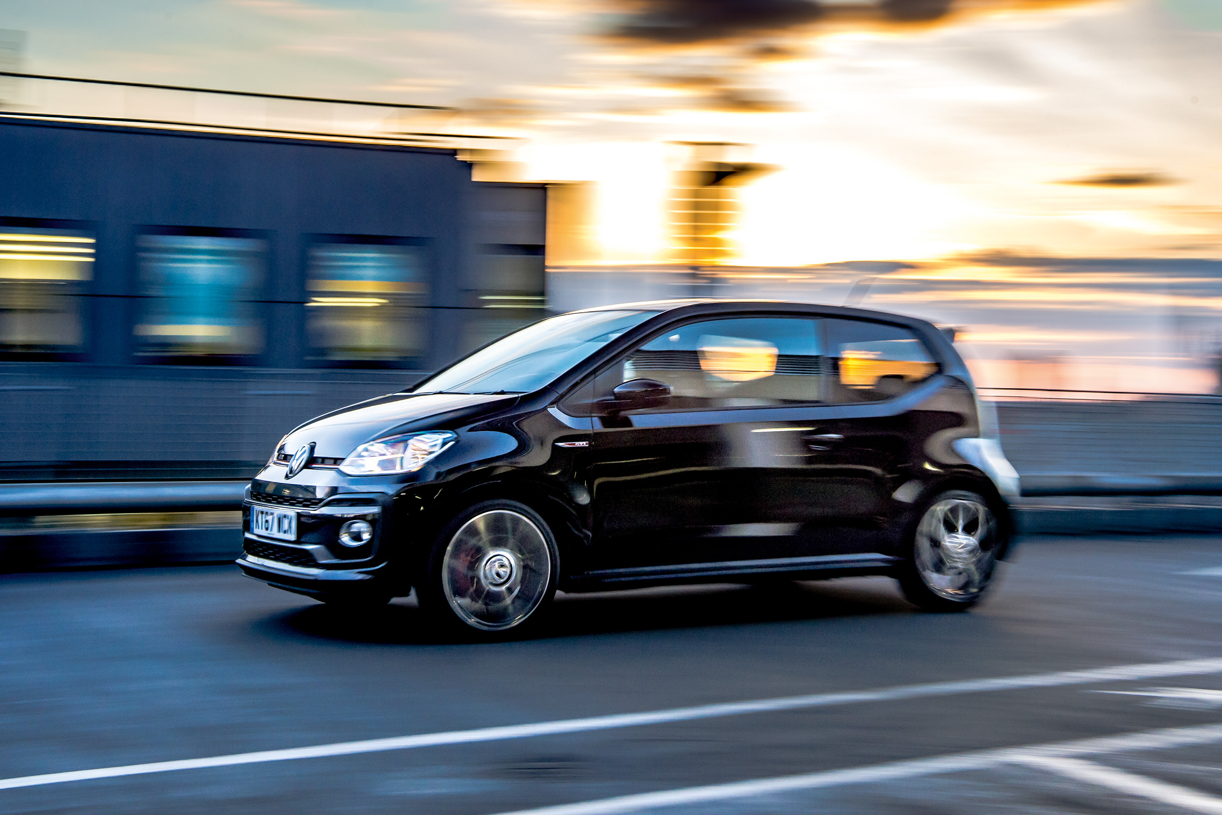 Volkswagen Up GTI tracking