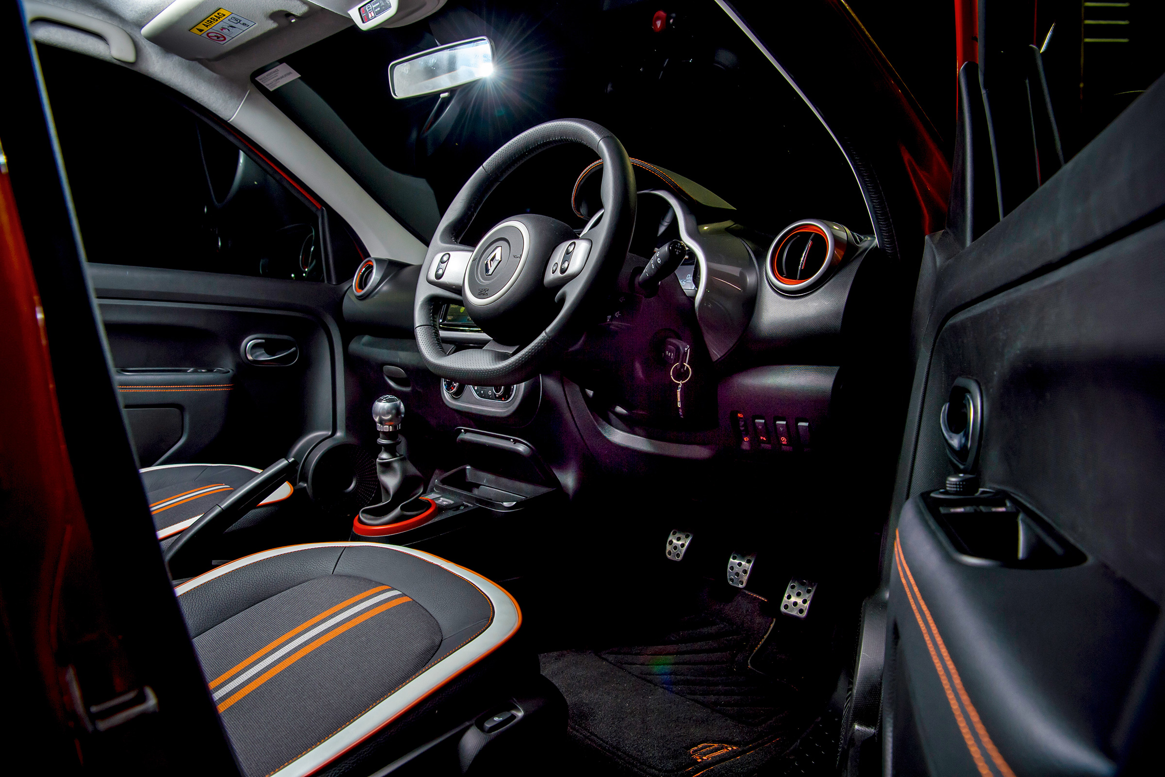 Renault Twingo GT interior