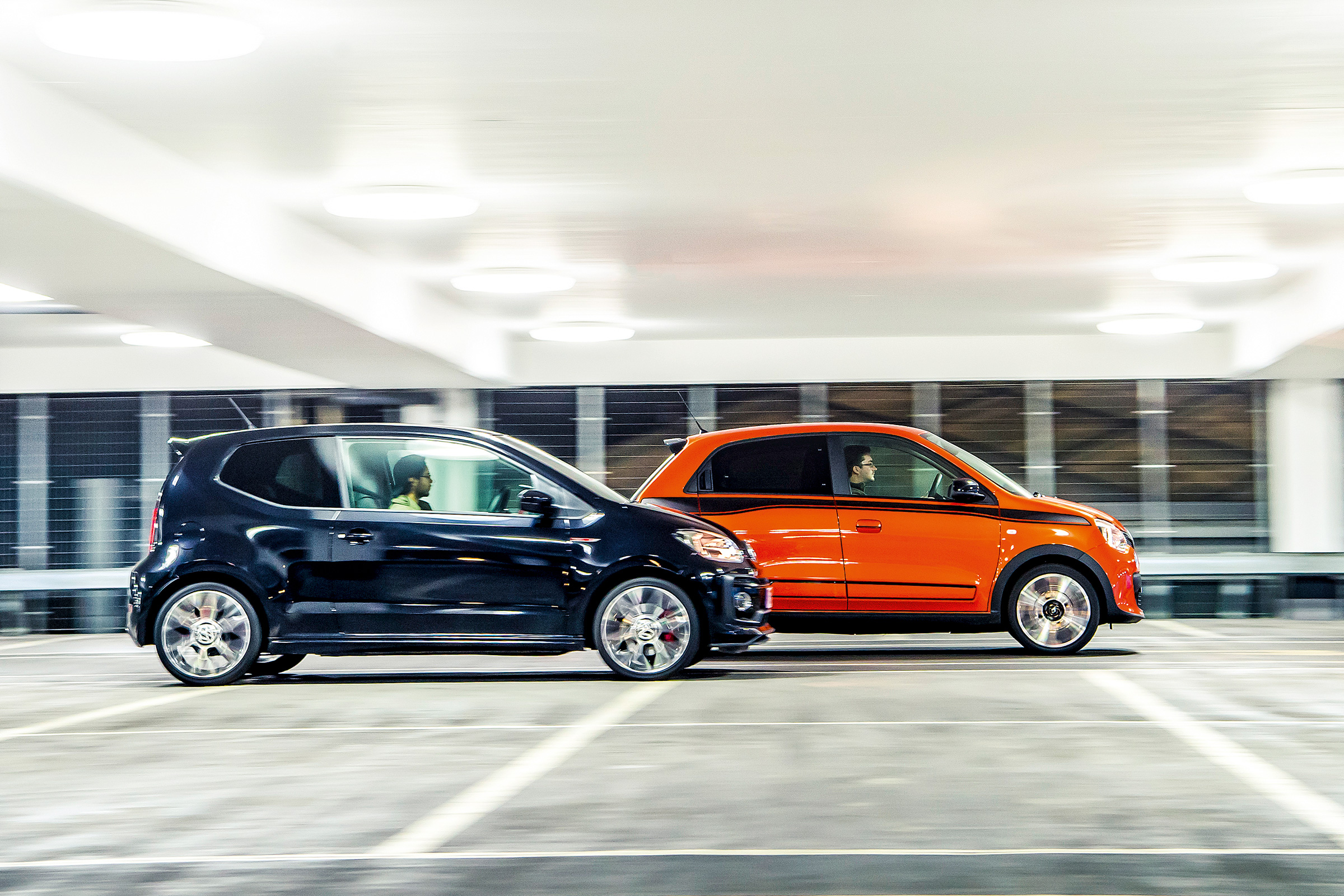 Renault Twingo GT vs Volkswagen Up GTI side pan