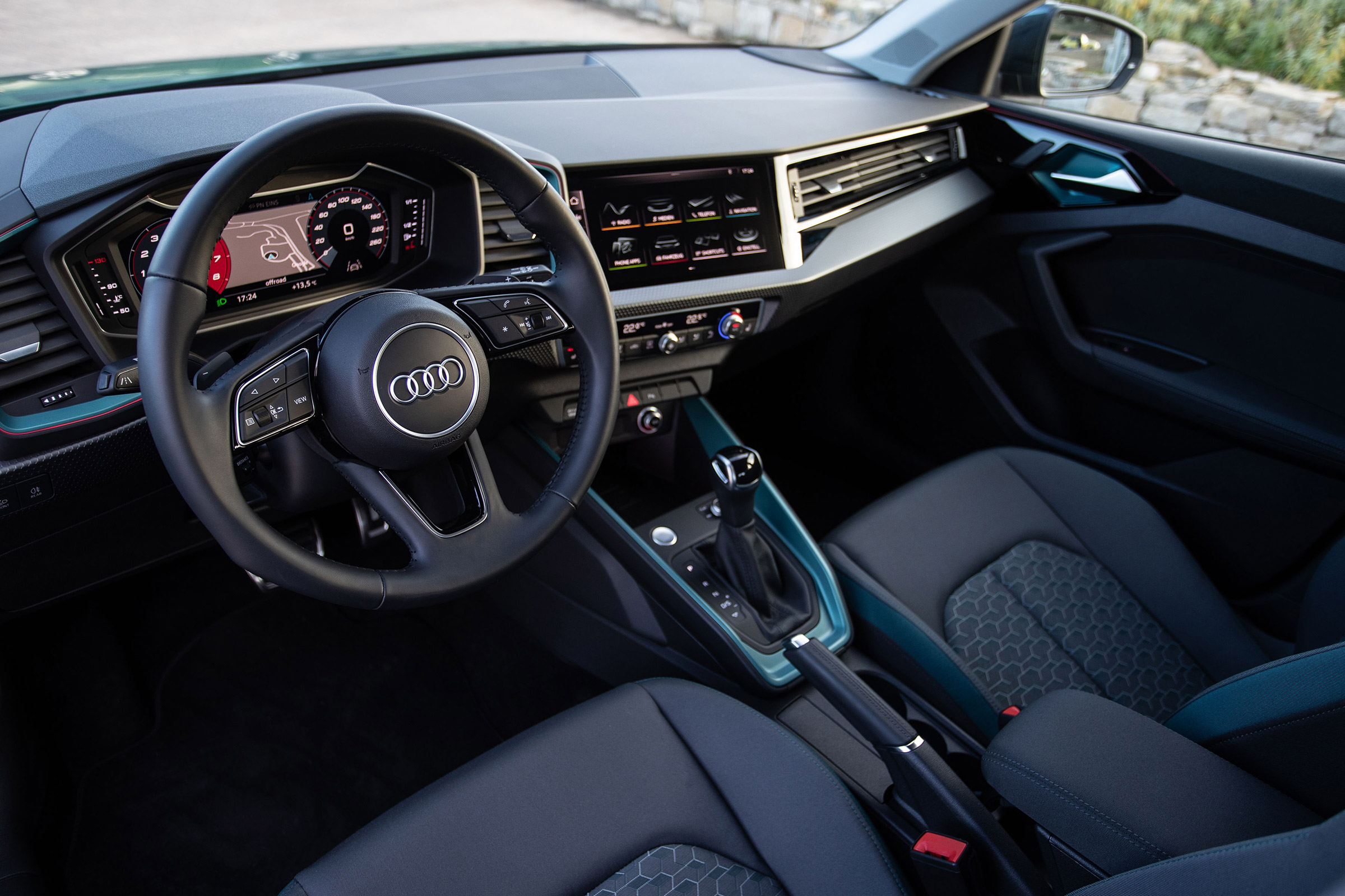 Audi A1 First Edition - blue dash