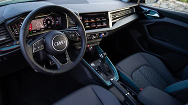 Audi A1 First Edition - blue dash