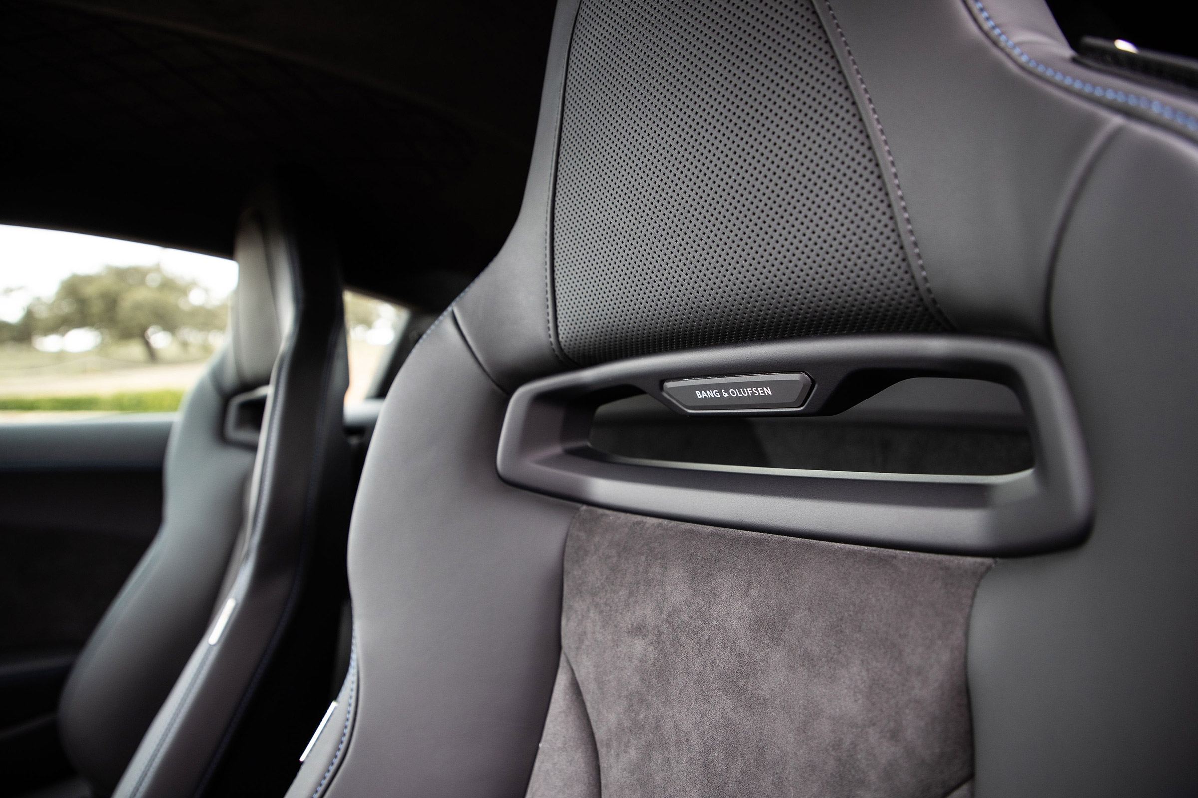 Audi R8 facelift review - seats