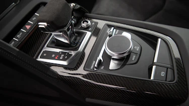 Audi R8 facelift review - dash