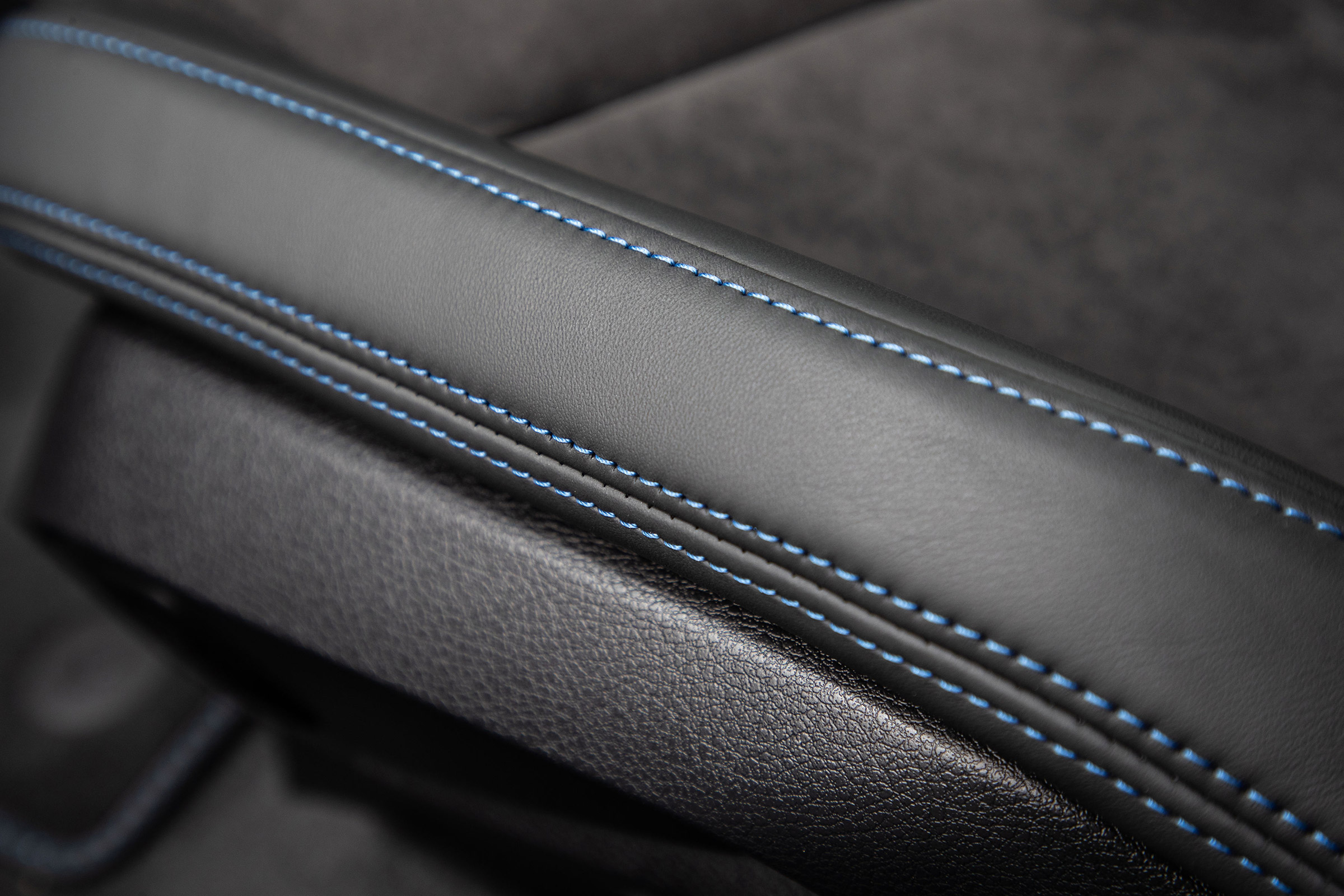 Audi R8 facelift review - stitching