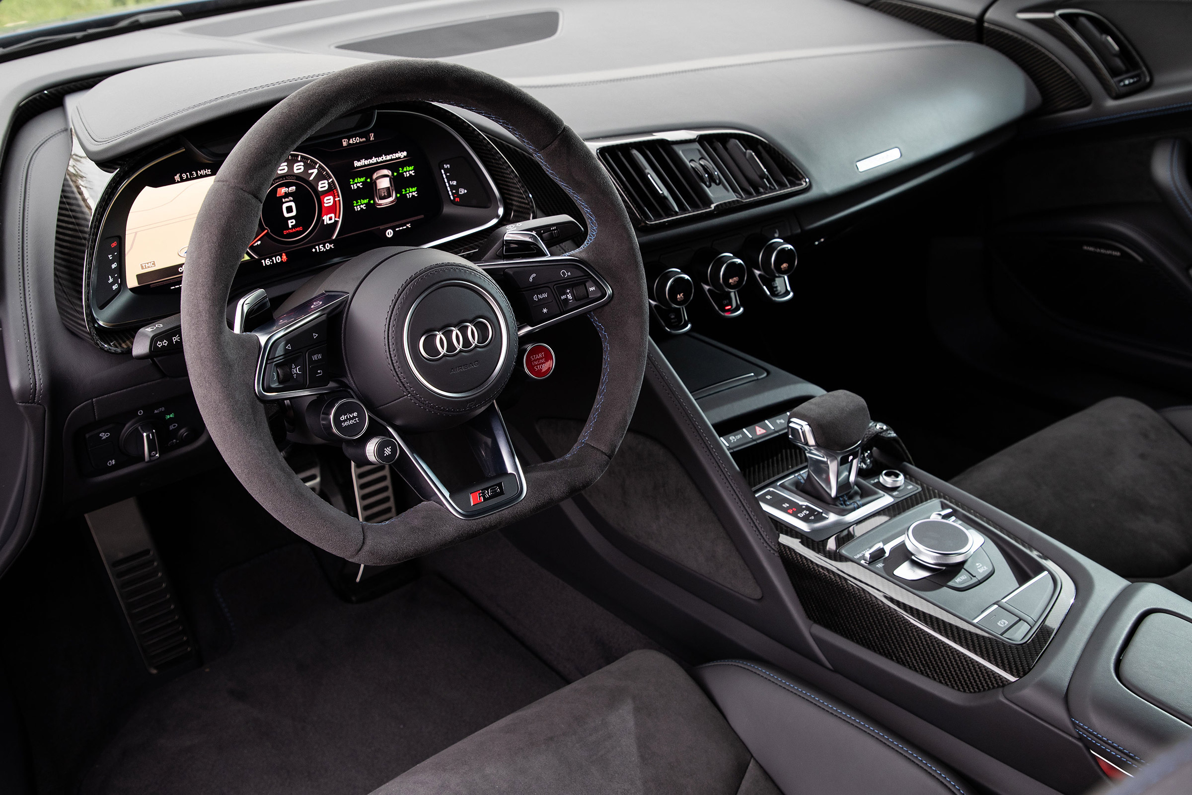 Audi R8 facelift review - interior