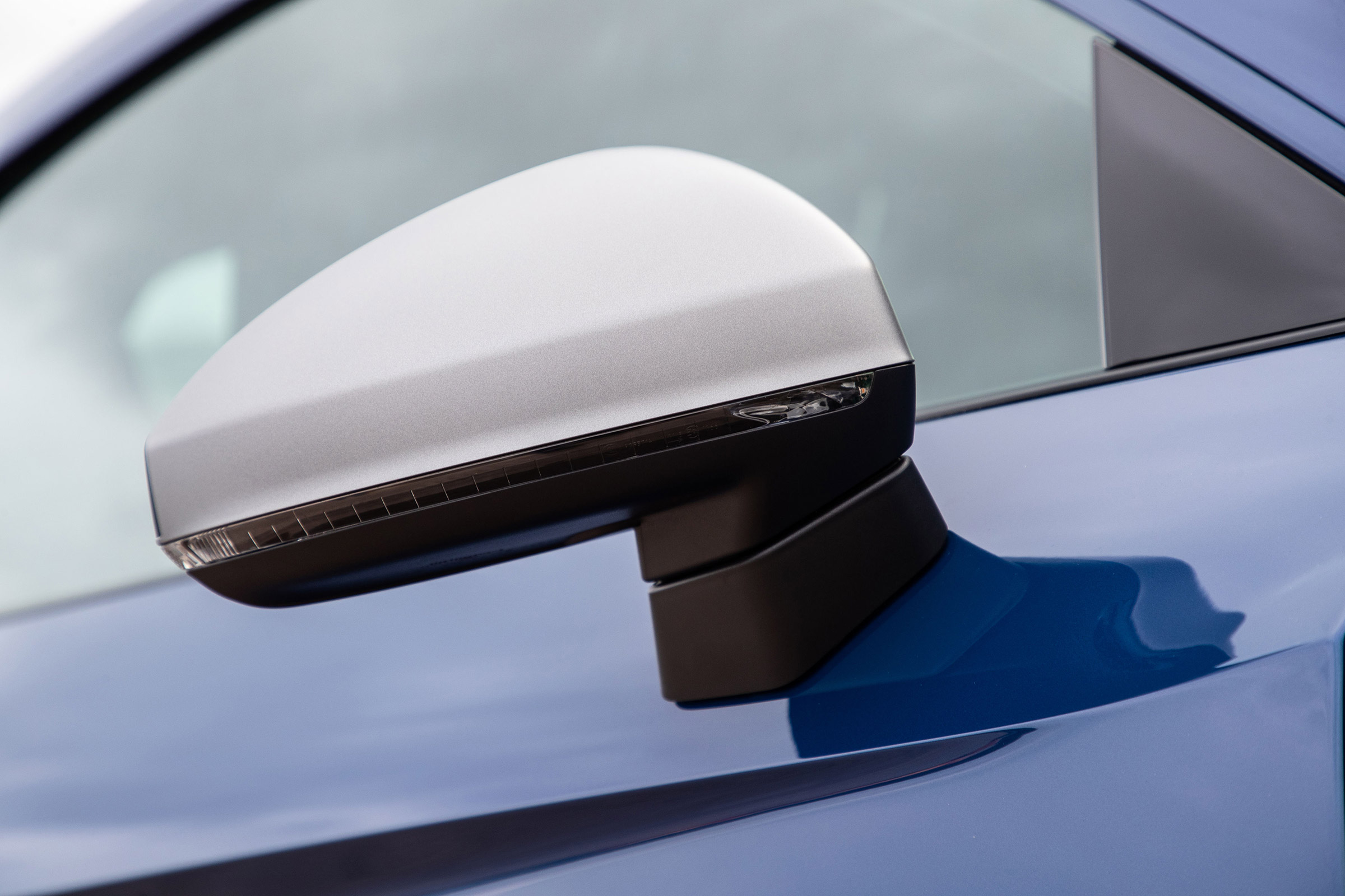Audi R8 facelift review - mirror