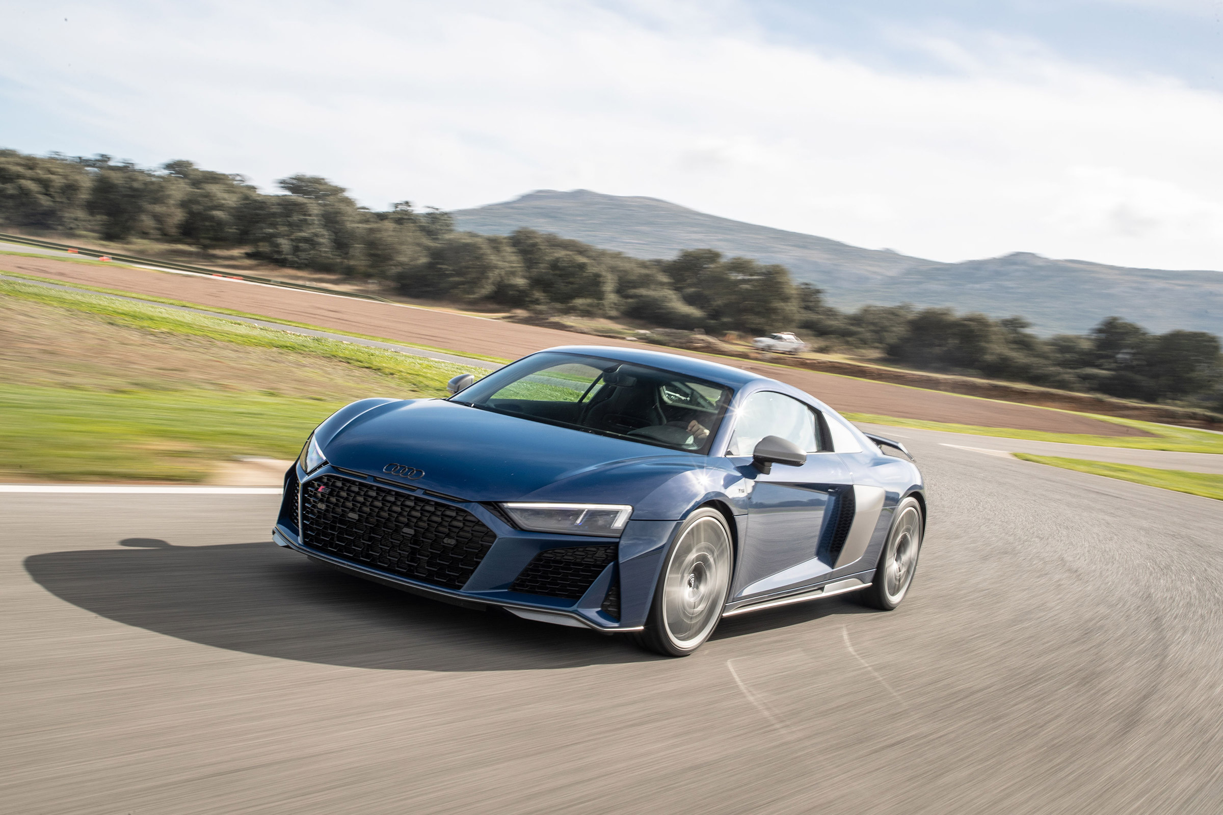 Audi R8 facelift review - front quarter