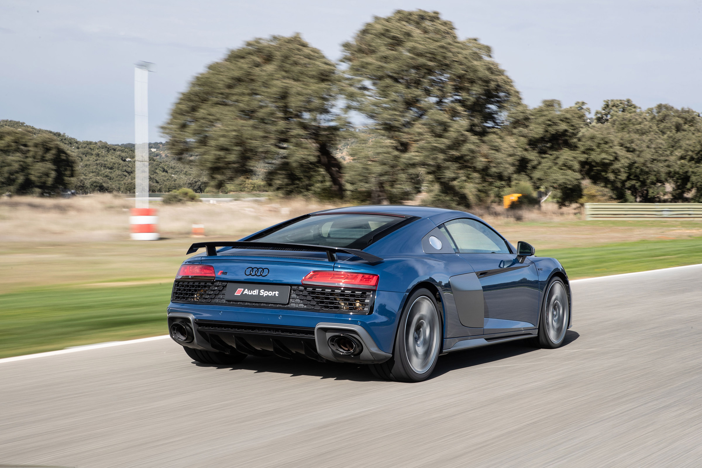 Audi R8 facelift review - rear quarter