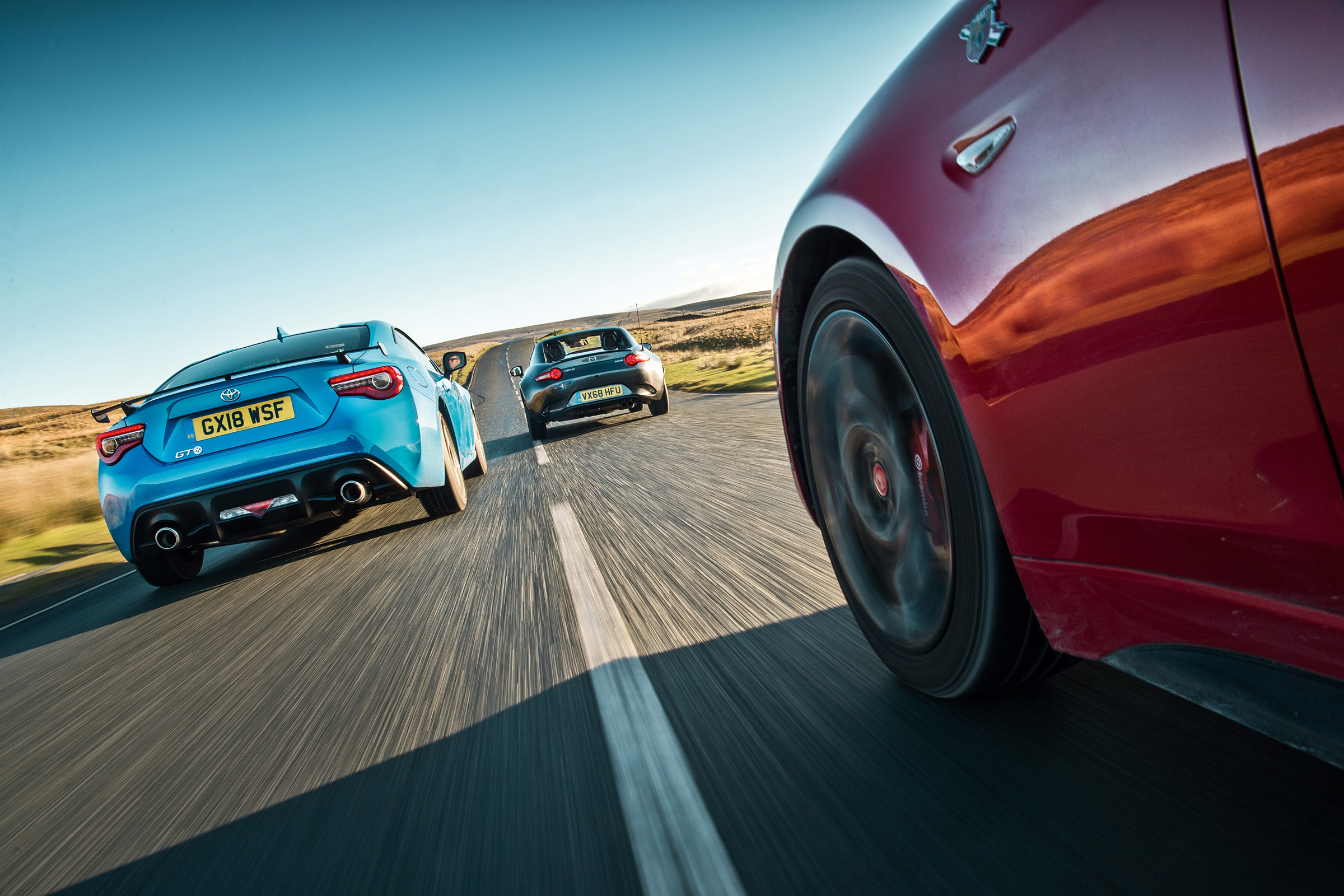 Mazda MX-5 vs Toyota GT86 vs Abarth 124 Spider rear tracking