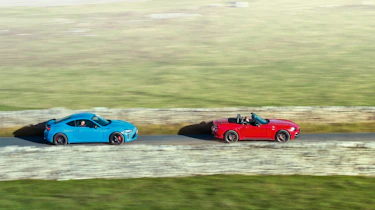 Mazda MX-5 vs Abarth 124 Spider side