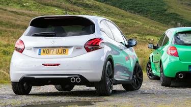 Peugeot 208 GTi by Peugeot Sport vs Renault Sport Clio 200 Cup - rear