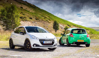 Peugeot 208 GTi by Peugeot Sport vs Renault Sport Clio 200 Cup - front static