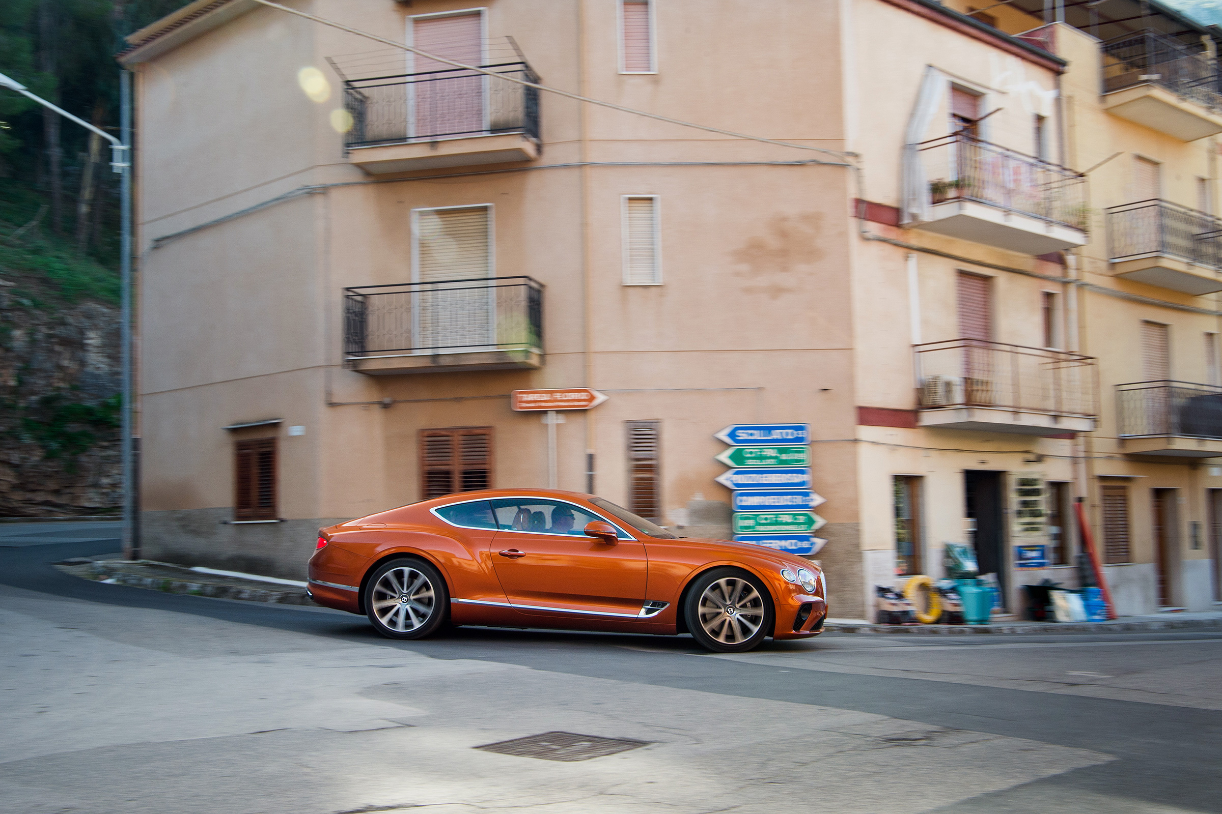 Bentley Continental GT - side
