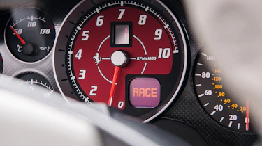 Ferrari 430 Scuderia tach