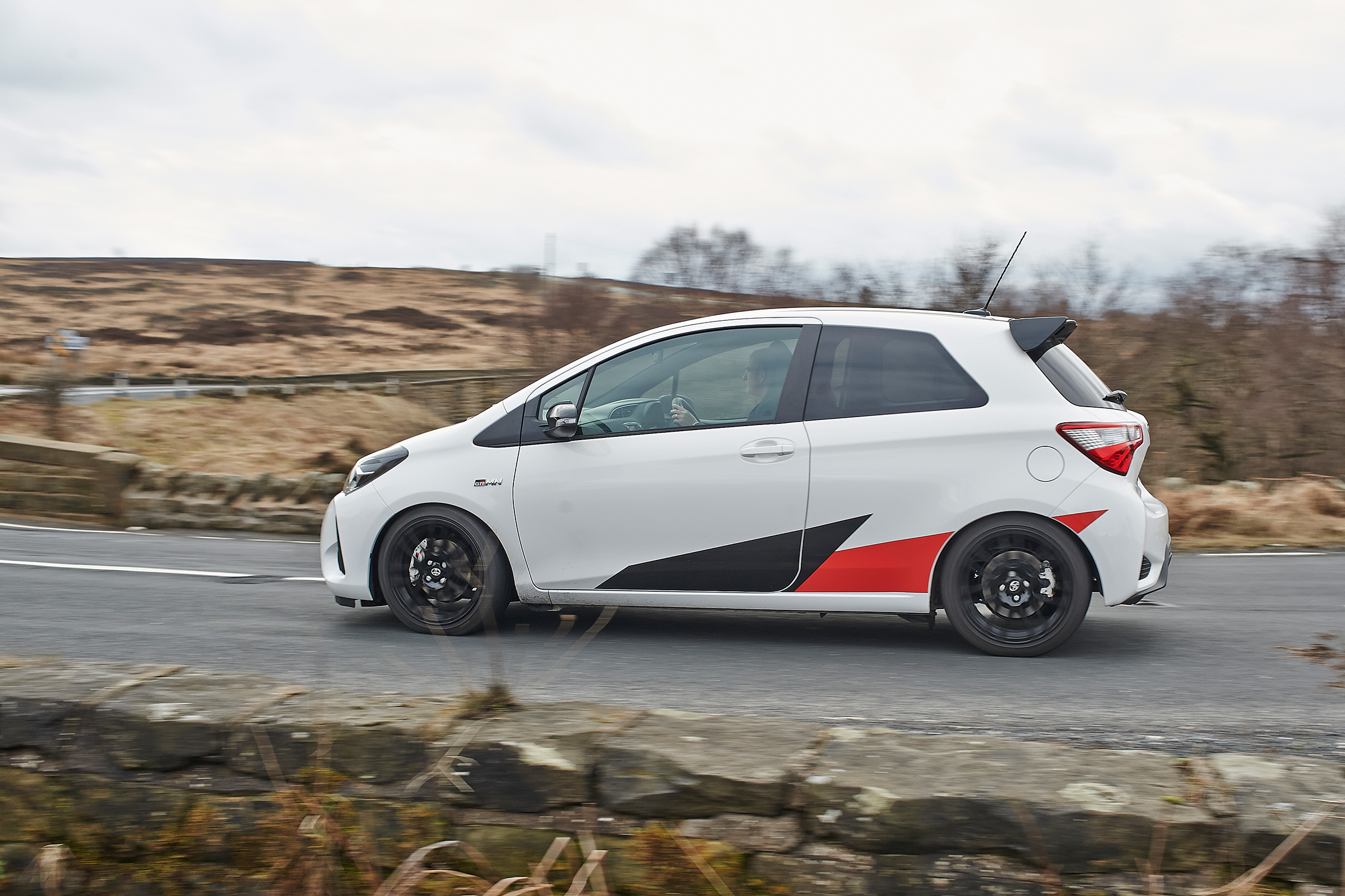 Yaris GRMN side